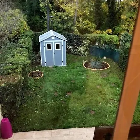 Homestay Au Calme Dans Avec Terrain De Tennis